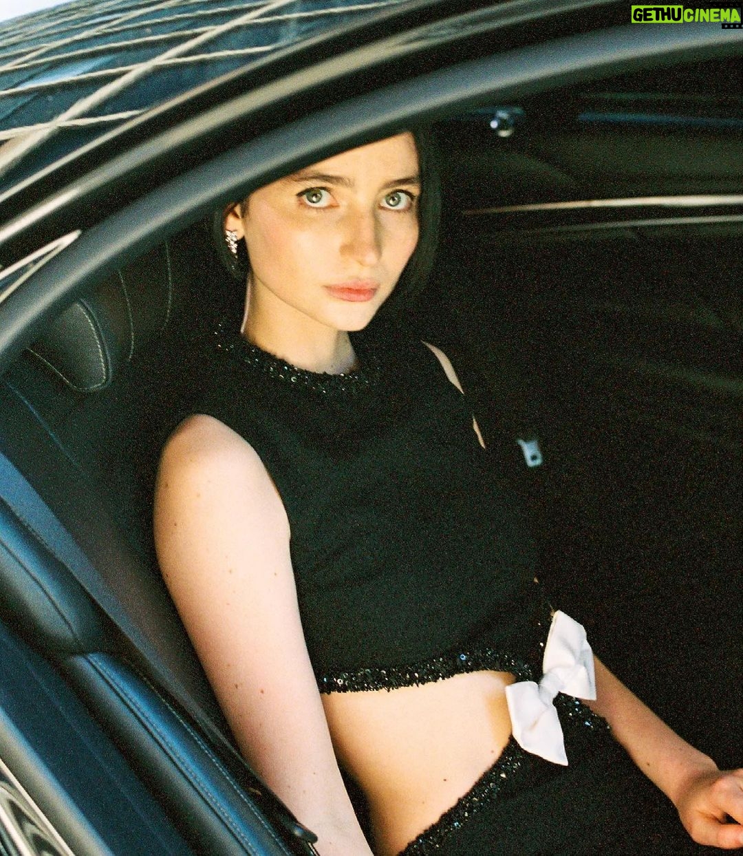Meadow Walker Thornton-Allan Instagram - Thank you @voguemagazine for getting ready with me!
