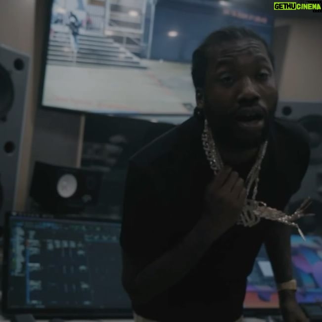 Meek Mill Instagram - THIS NOT PROGRAMMING RAP MORE LIKE THERAPY THATS RELATABLE β MEMBERS ONLYβ tee out now with the Shiesty too! πππππβ¨β¨β¨β¨ MEEKMILL.COM