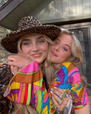 Meg Donnelly Instagram - happy halloweeeener pls keep a eye out for seeeelener 👁🍂👁