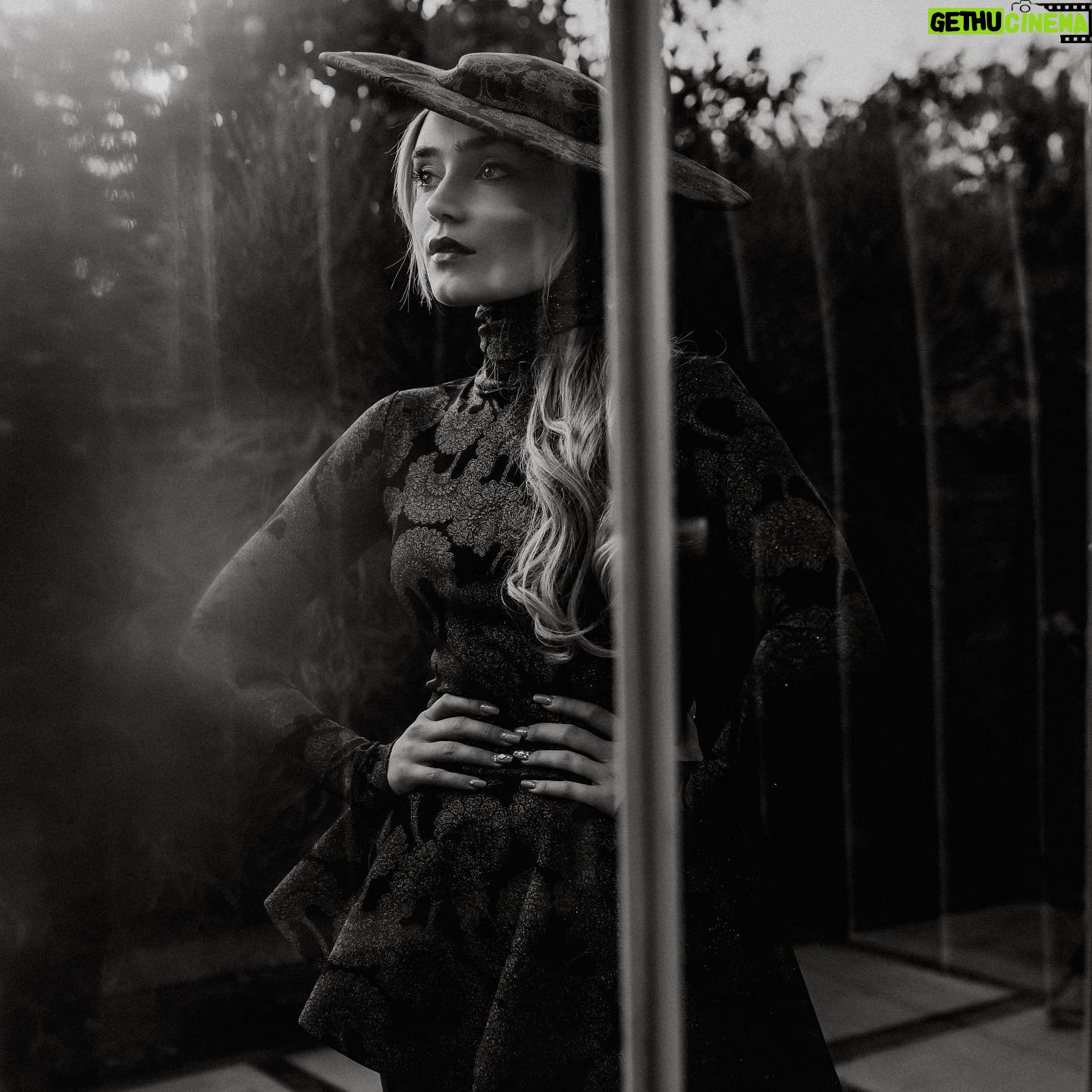 Meg Donnelly Instagram - cover of @archivethemag 🖤
