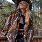 Meg Donnelly Instagram - happy halloweeeener pls keep a eye out for seeeelener 👁🍂👁