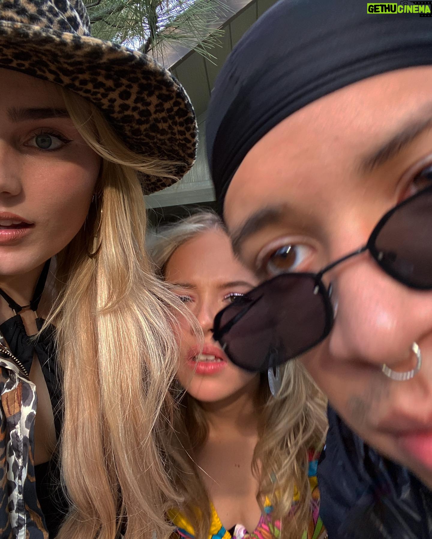 Meg Donnelly - 149.5K Likes - happy halloweeeener pls keep a eye out for seeeelener 👁🍂👁