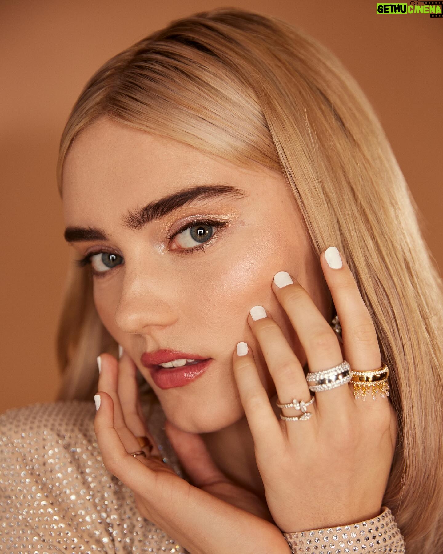 Meg Donnelly Instagram - thank you x10000 @djd & @clivejdavis for having me. what a night (ᵔᗜᵔ*) #clivedavispregrammyparty ⑅◡̈*