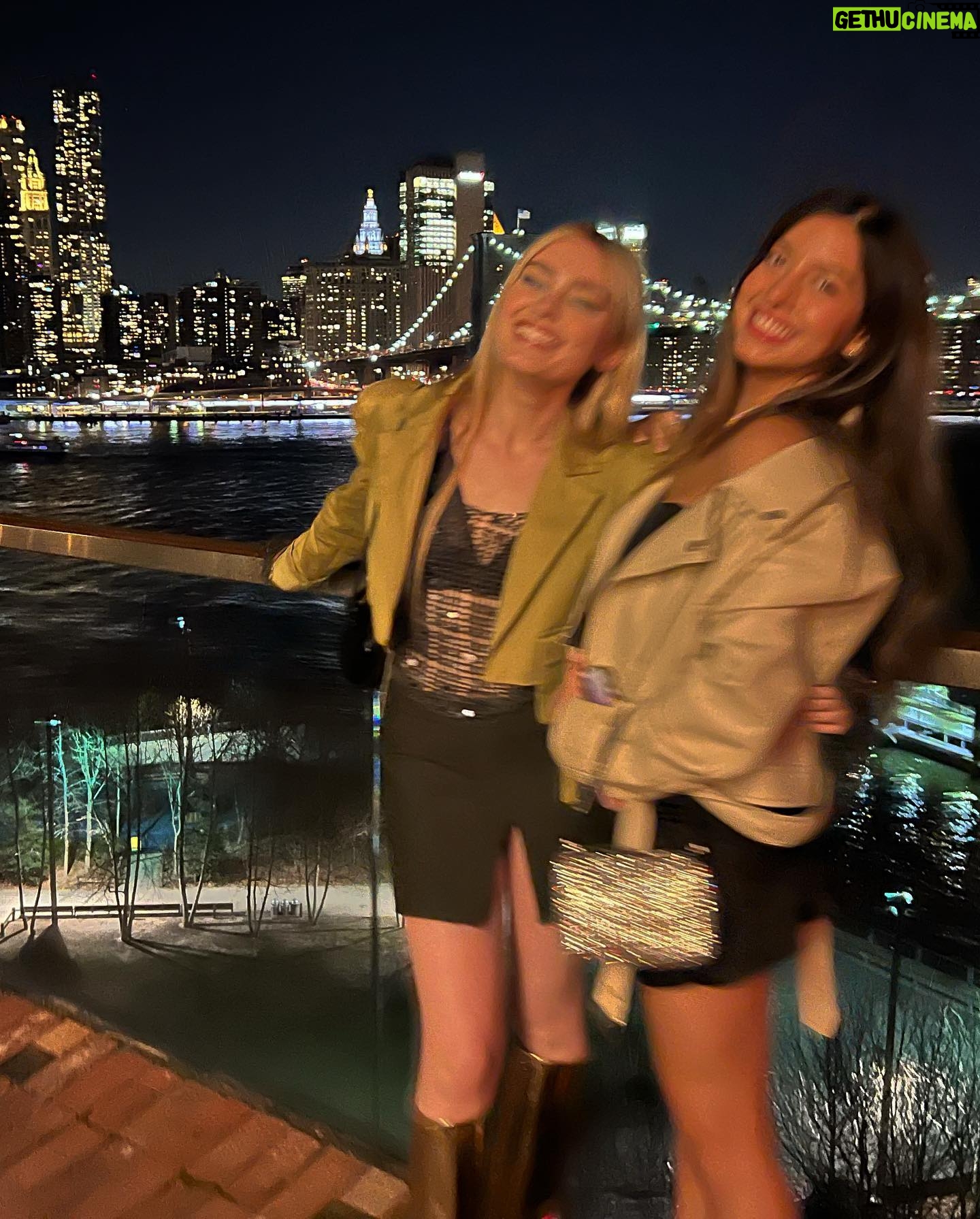 Meg Donnelly Instagram - #NYFW @mooseknucklescanada 馃槅馃槏 styled by m贸i mwahahahaha