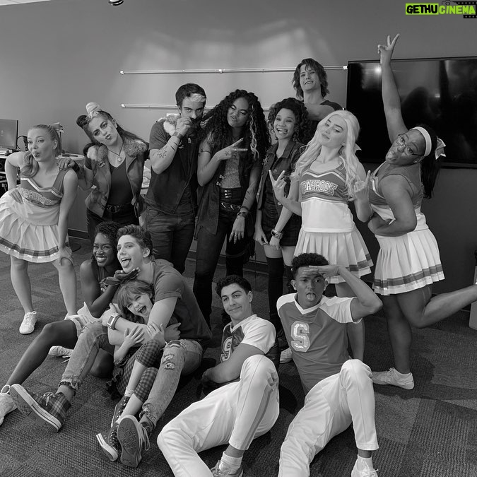 Meg Donnelly - 202.2K Likes - i love these people w all my heart. i made an igtv of some memz i caught. check it out! Z2 tomorrow night! 8pm!