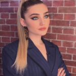 Meg Donnelly Instagram - be sure to watch @strahanandsara @ 1 ET / 12 PT 💙 & DON’T MISS #AmericanHousewife tomorrow night at 8pm on ABC 😇