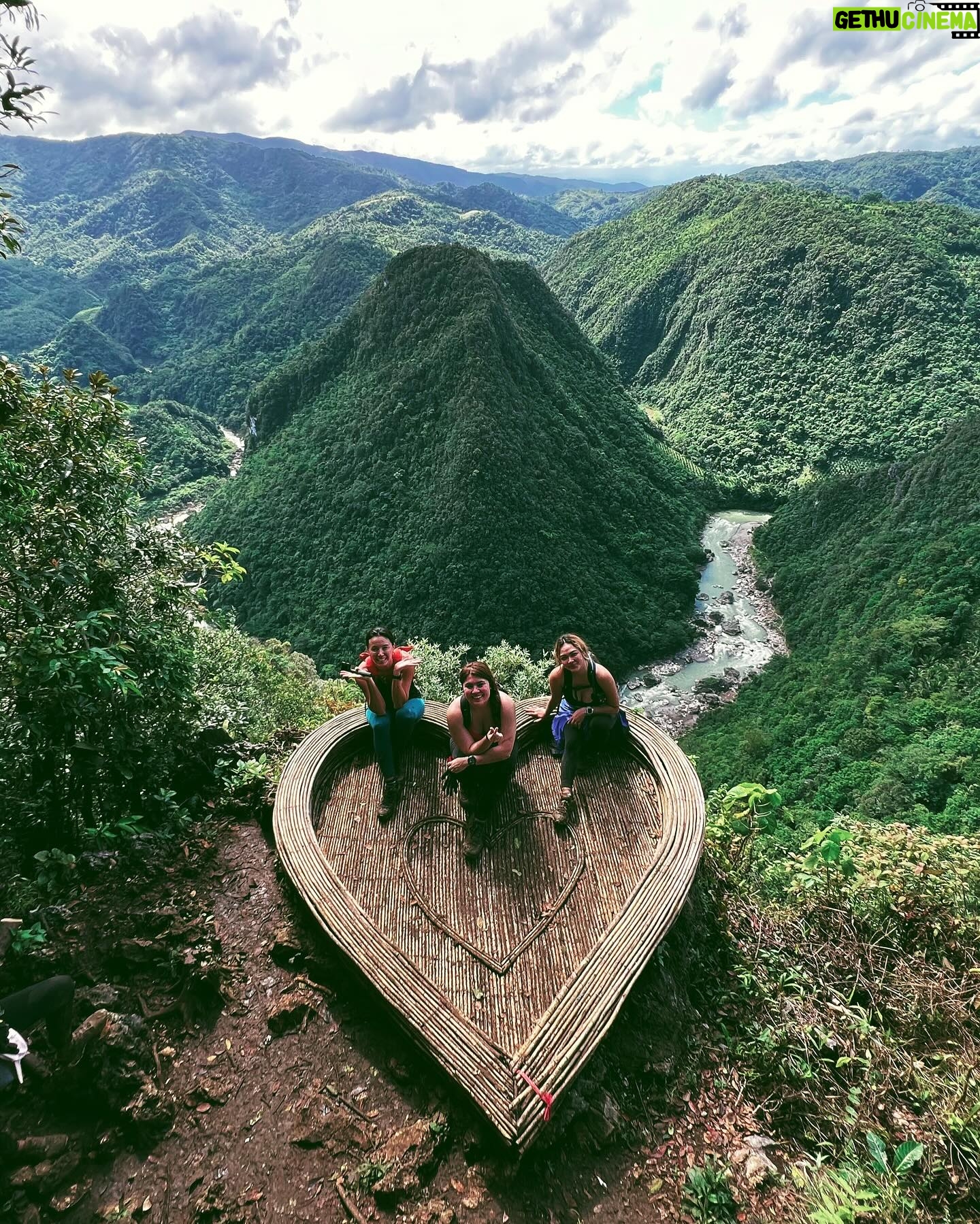 Meg Imperial - 18.1K Likes - We all have different reasons why we hike! Some of us hike to relax đ and unwind, while others are simply drawn to the thrill of adventure đď¸. For some, hiking is a way to heal and find solace, while others see it as an opportunity to make unforgettable memories with friends đŻââď¸. One thing is for sure, though - when we immerse ourselves in nature đ, we are always greeted with open arms! đ
#meggoesto
#mtdaraitansummit
#tinapakriver
#naturehike