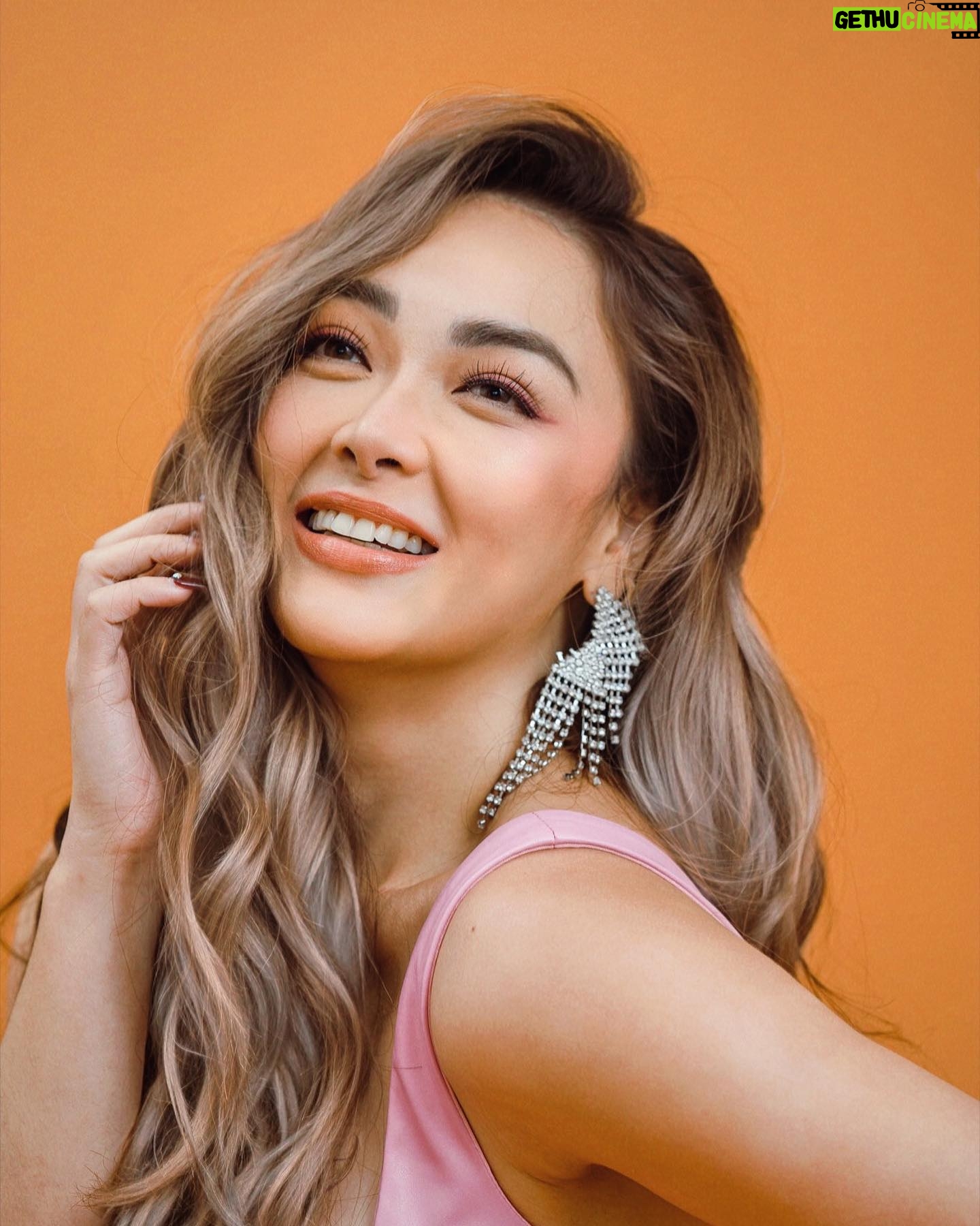 Meg Imperial - 1.7K Likes - Third layout.