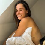 Meg Verschelle Instagram – Désormais parmi tous les nuages, je suis ton soleil ☀️😳💛