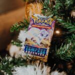 Meg Verschelle Instagram – P’tite ouverture avant l’heure d’un super cadeau Pokémon ! 
Je n’ai pas attendu le V mais 🤫🤫 
#sponsorisé @jccpokemon_fr #JCCPokemon #TempêteArgentée
📸: @alexandrep__