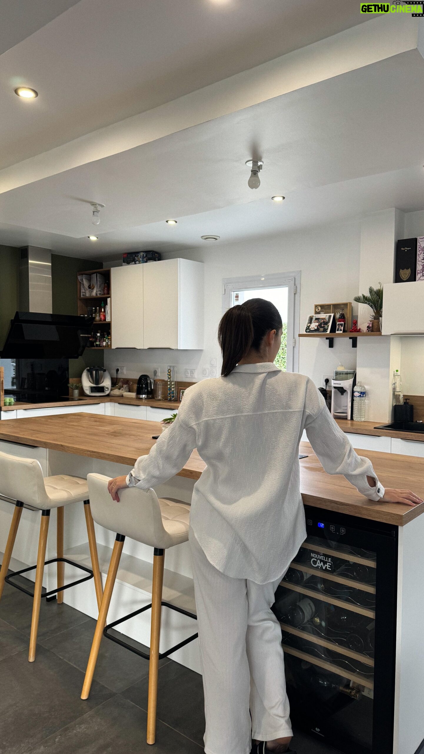 Meg Verschelle Instagram - Concours de folie - TERMINÉ 🥰 Avec @meilleursagents on vous propose de remporter 1000€ de bon d’achat afin de décorer votre intérieur ! Pour ma part, c’est trop important de se sentir bien chez soi, avec de belles petites choses qui rendent votre chez vous waouh 😍 Pour participer c’est simple : s’abonner à: @pidi_meg & @meilleursagents - ❤️ Likez ce Réel et taguez deux amis qui auraient besoin de refaire leur intérieur dans les commentaires. Publicité