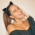 Meg Verschelle Instagram - Ne renoncez jamais à quelque chose que vous aimez 🤫🖤