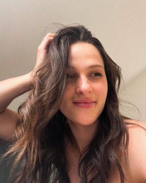 Meg Verschelle Instagram - Des kilos d’amour combien j’en ai pris pour te voir naître, je t’ai donné la vie, s’il faut j’te donnerai la mienne. 🤎