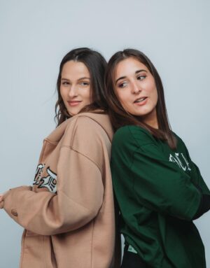 Meg Verschelle Instagram - NOUVELLE COLLECTION LOCKD DISPONIBLE à 21h 🔥
Petit shooting avec la team pour fêter ça 🥰
N’hésitez pas à vous faire plaisir 🛒
@lockd_clothing 
➡️ https://lockdshop.com
ou lien en bio