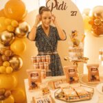 Meg Verschelle Instagram – Chanceuse et reconnaissante d’être si entourée le jour de mes 27 ans 💛 bien que ma famille et surtout mon jumeau ne sont pas présents en ce jour spécial 🥺
Merci pour tout, merci à vous d’avoir pensé à moi.
Merci particulier à l’amour de ma vie de me supporter depuis presque 11 ans dans quelques jours. 🤍
Merci ma soeur et mon frère pour vos mots doux et mes amies proches ou même de loin.
Je suis là plus heureuse du monde. 

Merci aux prestataires:  @unepartdecharlotte 🎂 et @myeventbys pour la déco 🎁