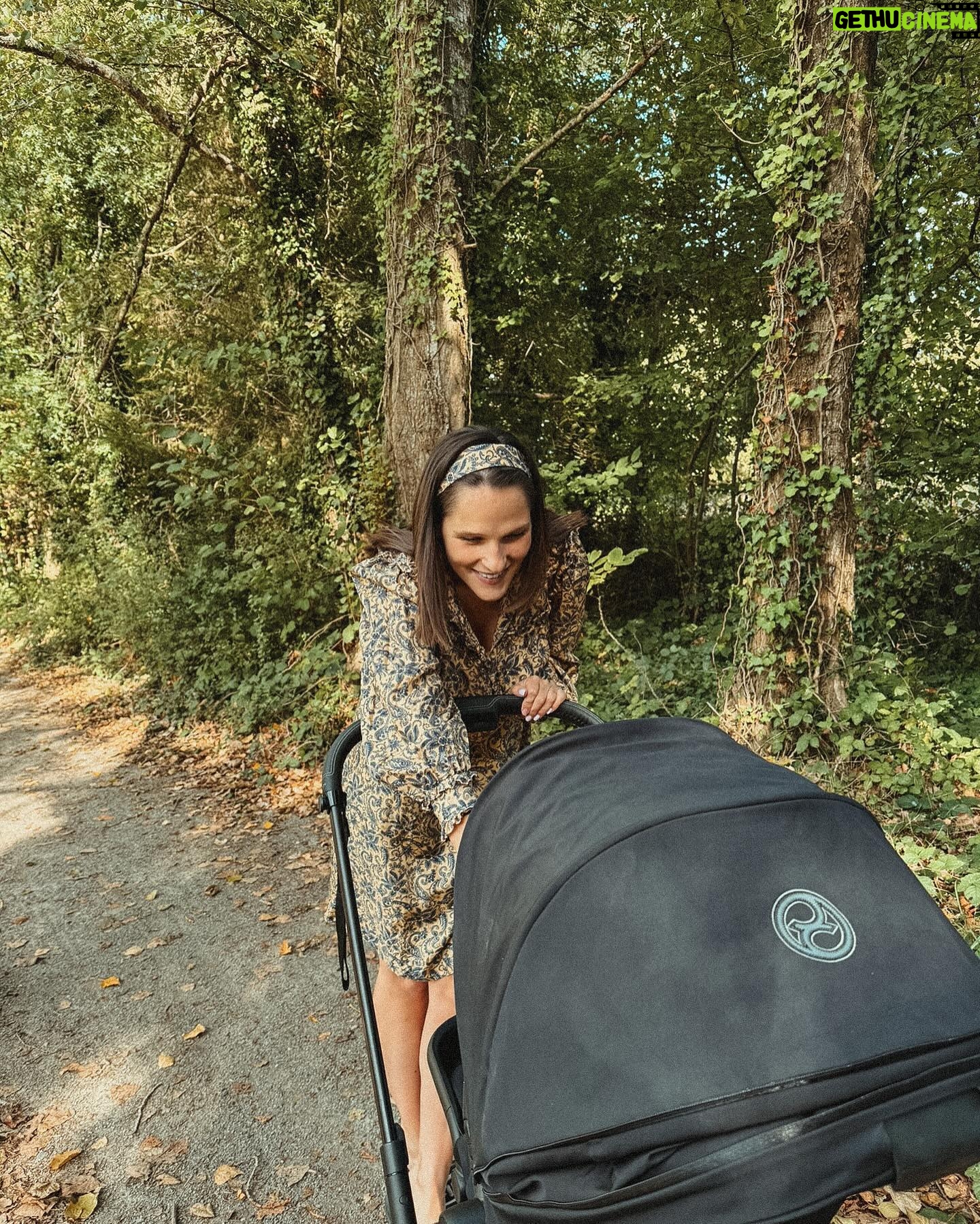 Meg Verschelle Instagram - 🍂 petite balade dans sa poussette de grand 🥹🍂 Tout passe trop vite 🤎