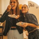 Meg Verschelle Instagram – Chanceuse et reconnaissante d’être si entourée le jour de mes 27 ans 💛 bien que ma famille et surtout mon jumeau ne sont pas présents en ce jour spécial 🥺
Merci pour tout, merci à vous d’avoir pensé à moi.
Merci particulier à l’amour de ma vie de me supporter depuis presque 11 ans dans quelques jours. 🤍
Merci ma soeur et mon frère pour vos mots doux et mes amies proches ou même de loin.
Je suis là plus heureuse du monde. 

Merci aux prestataires:  @unepartdecharlotte 🎂 et @myeventbys pour la déco 🎁