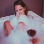 Meg Verschelle Instagram – Enjoy and cheers pour cette belle ville du Cap 🍷😍
📸: @auroretp 👑