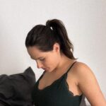 Meg Verschelle Instagram - La raison la plus joyeuse de ne plus rentrer dans mes pantalons 🤍