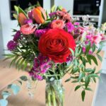 Meg Verschelle Instagram - MERCI 🥹🙏🏻 Ne m’offrez plus de fleurs, je n’ai plus de vases !! 💐😂