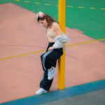 Meg Verschelle Instagram - Folie 🤪💛 Concours 👟 C’est @sneakerspirit_ et @courir qui régalent ! On tente de vous faire gagner 2x1500€ soit quasi 1 an de paires à deux personnes 🥰 Pour participer: - Follow @pidi_meg @sneakerspirit_ et @courir - ❤️ sur le post - mentionne 2 ami(e)s Résultat le 3/06, bonne chance à tous.