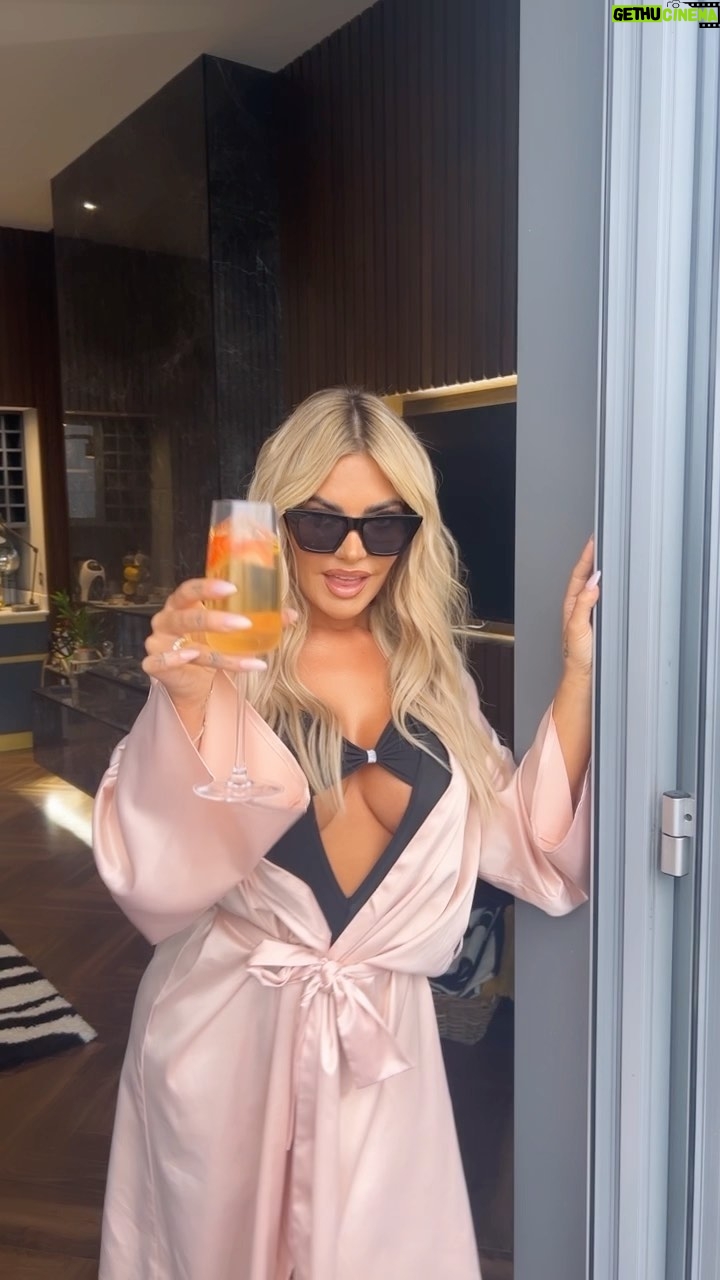 Megan Barton Hanson Instagram - ✨FACTS