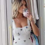 Megan Barton Hanson Instagram - Date night ready with @silqliqueurs ✨ Available on Amazon or your local convenience store! Drink responsibly #silqrose #drinkitpink #enjoydrinks #datenight AD
