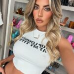 Megan Barton Hanson Instagram - Appreciation post 💗 @va.clinic have looked after me for the past year or so now.. My lips and skin has never looks so good! I’ve recently tried Seventy hyal as I fancied a change from profhilo, it’s made my skin absolutely glow! It works similar to profhilo but without the plumping effects! 💫