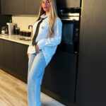Megan Barton Hanson Instagram - MEGAN BARTON-HANSON KITCHEN WRAP 🖤 Huge thanks to @meganbartonhanson_ for having us in to wrap her kitchen 🤝🏻 She chose a classy black and brushed gold interior film combo to transform her doors and carcasses. Also a big thanks to @_architextural & @lxhausys_global for their support with the material. Best suppliers in the game 👊🏼 #kitchenwrap #kitchenwrapping #homedecor #kitchendesign #asmr #loveisland