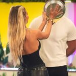 Megan Barton Hanson Instagram - OKKKK!! There’s a lot to unpack here! Kissing, proposals and a double pie for me which was… fun. I can’t wait for you to see this episode 🤭 stream now on @peacock @loveislandusa