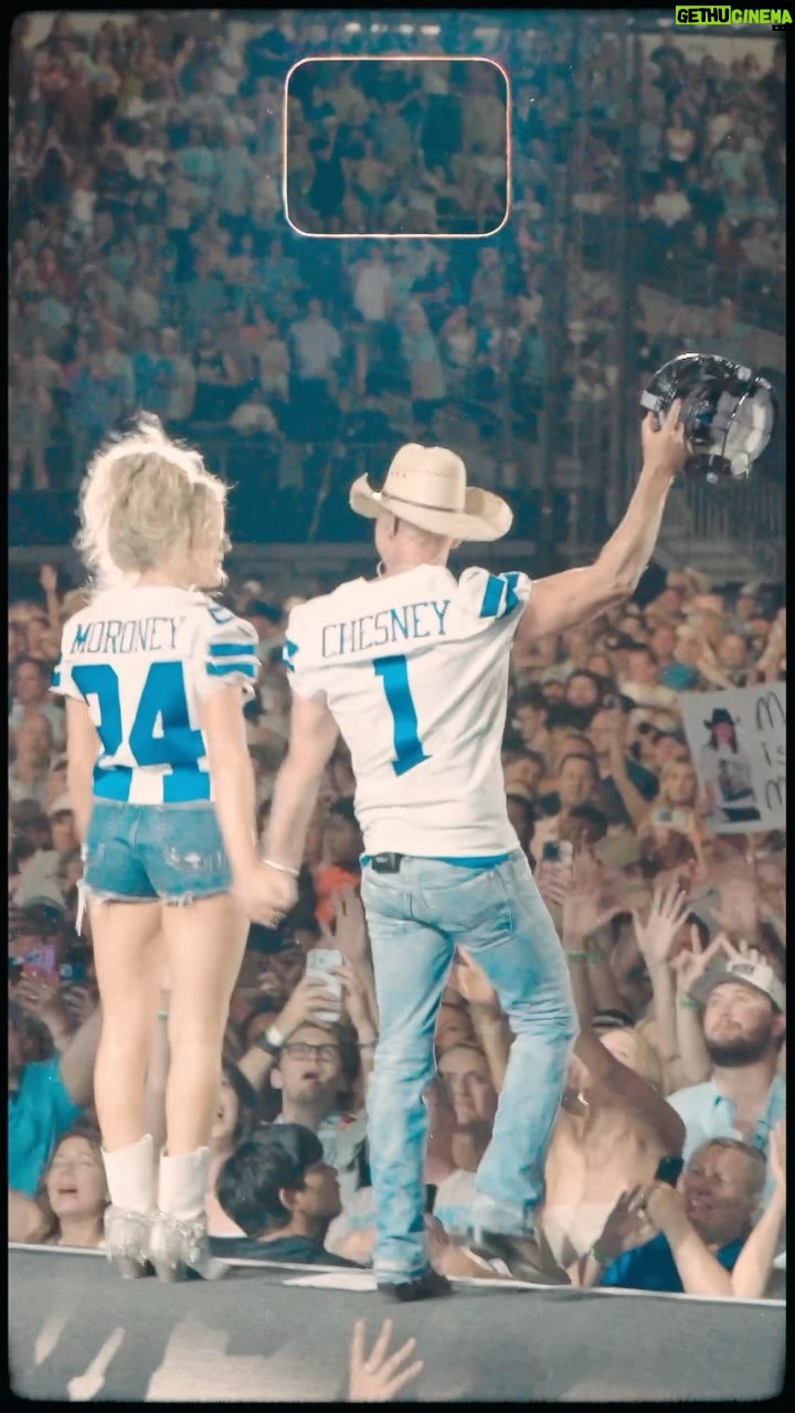Megan Moroney Instagram - There is nothing like the joy of @NoShoesNation. Can’t wait to see you this weekend in Atlanta! #SunGoesDownTour