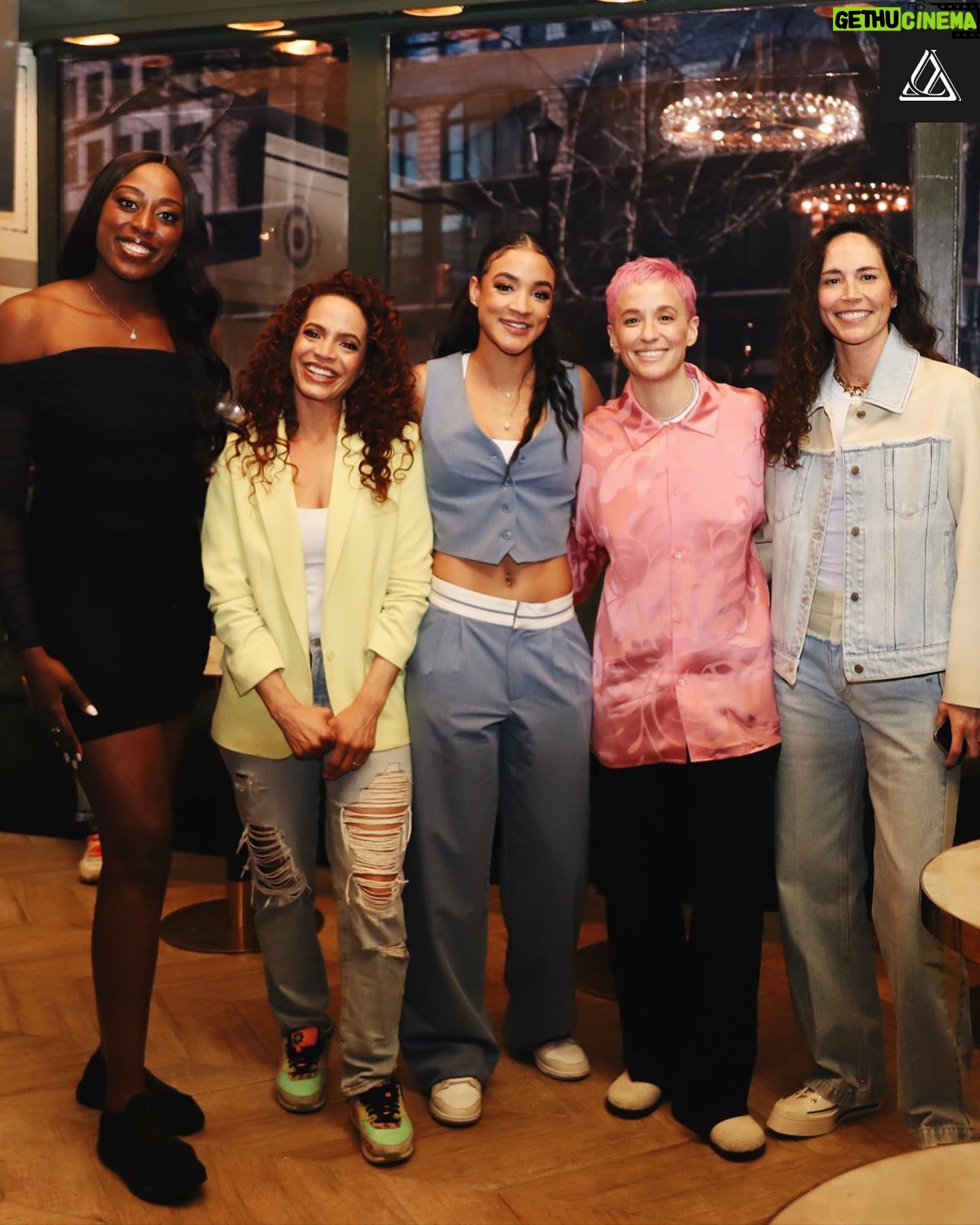 Megan Rapinoe Instagram - Kicked off ATM Live with the best in the business 🏀 #TheBig3