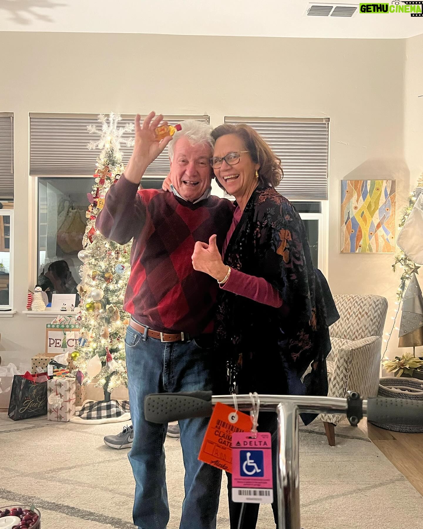 Megan Rapinoe Instagram - just a lil holiday ❤️🎄