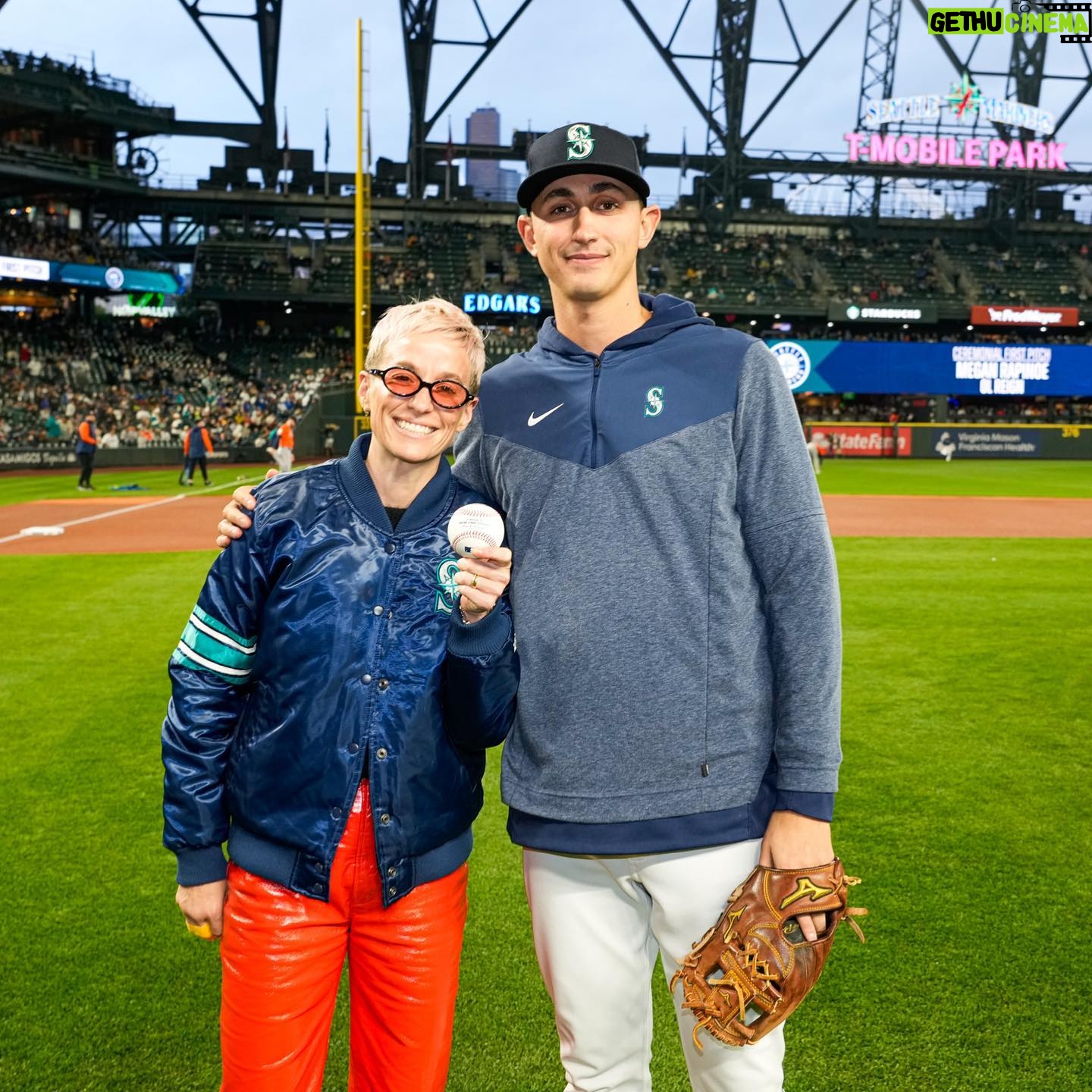 Megan Rapinoe Instagram - Honored to have one of the greatest soccer players of all time, @mrapinoe, in our house tonight 🐐