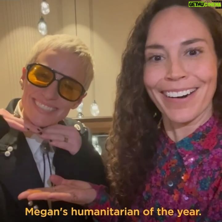 Megan Rapinoe Instagram - One like = One round of applause for the Paul G. Allen Humanitarian Award Winner, @mrapinoe π π Thrilled to see you celebrated at the 89th Annual Seattle Sports Star of the Year Awards π«Ά #meganrapinoe #seattlereign #womenssports