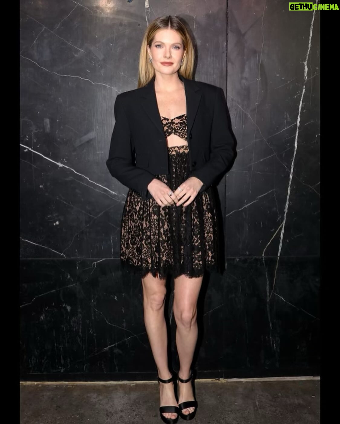 Meghann Fahy Instagram - Swipe to see all of the flippin’ babes I got to see @michaelkors 😍