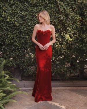 Meghann Fahy Instagram - Thank you to the @televisionacad for an incredible night & a huge thank you to Armani, Bulgari & Bobbi Brown for making me feel like a real gd princess 

styling @thomascarterphillips & @giorgioarmani 
jewels @bulgari 
hair @jacobrozenberg
makeup @jentioseco & @bobbibrown
photos @eliastahan
#bobbibrownpartner