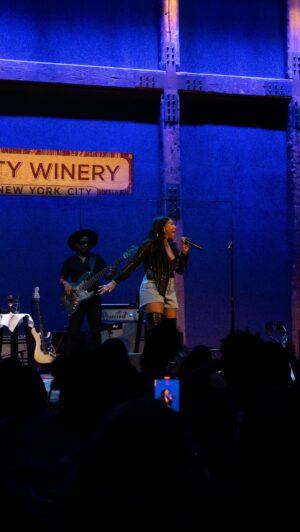 Melanie Fiona Instagram - Still on a high from this one…. I 💜 NY. 

🎸: @romelveal
📸: @kozza