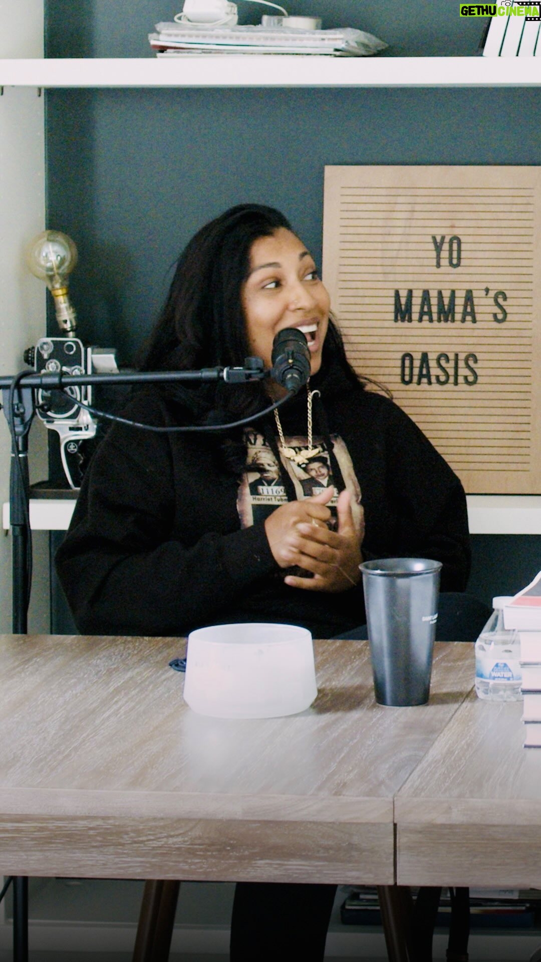 Melanie Fiona Instagram - “Whatever it is that’s going to happen, I will do it with you.” 👈🏾 This right here is true partnership. There’s no avoiding ups and downs in a relationship but it’s the COMMITMENT to being there through it all that creates longevity in love. Shout out to @jaredcotter for getting himself an amazing woman and mama like @melaniefiona 💕 New episodes of The Mama’s Den return this February! In the meantime, catch up on more moments like this, wherever you get your podcasts.