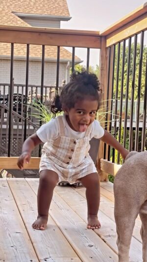 Melanie Fiona Instagram - If this ain’t my daughter…. 😂🇬🇾💃🏽 She might have her daddy’s whole face, but that spirit is all me! She ready for Caribana Weekend!

#dollarwine #caribbeankids
