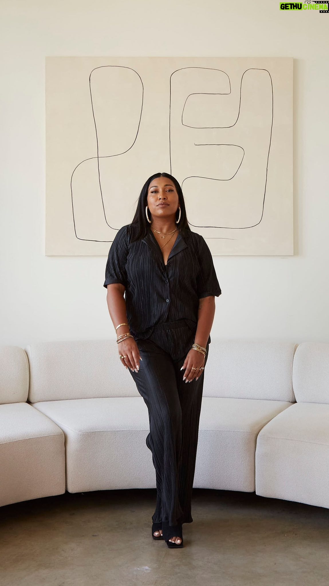 Melanie Fiona Instagram - đđżHey Mamas! We all have unique childhood experiences that have shaped who we are today, but not all of them were healthy. If youâre looking for a community that will encourage you to focus on healing, growing, and evolvingâwelcome! Weâre on the healing journey too!â â đ§ď¸Tune into The Mamaâs Den podcast, where we talk about anything and everything related to what it means to be a Mama. â â đď¸We talk about pregnancy, morning routines, sex, burnout, and body changes. We talk about social justice, happiness, singleness, and friendship. We talk about business, parenting styles, and picky eaters. Join us in the Mamaâs Den and participate in the conversation!
