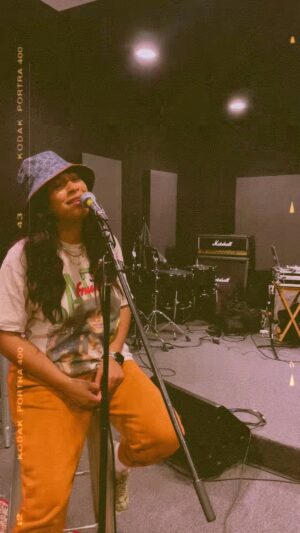 Melanie Fiona Instagram - Rehearsal warm up… OFFICIALLY one of my fav songs of all time 💜 @realtamiaworld 

Y’all coming to the shows this weekend?

3/29- St.Louis, MO
3/31- Philadelphia, PA