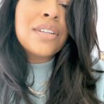 Melanie Fiona Instagram - Light work on a gloomy day, because this song is a vibe atm💫 Oh yeah… The writing on my sweater says “Look Forward not Back” 🙏🏾 New Year Mood. Skin Primer- Yummy Skin Glow Serum @danessa_myricks Foundation- Teint Idole @lancomeofficial Concealer- Radiant Creamy @narsissist Liquid Eyeliner- @sephora Mascara- Butterfly Effect @lorealparis Contour- Yummy Skin Blurring Balm Powder @danessa_myricks Bronze Powder- Mineralize Skin Finish @mac Highlight- Skin Glow @thelipbar Lip Liner- M5 @mentedcosmetics Lip Cream- @sephora Healthy Hair Growth- by drinking water and minding my business. 💁🏾‍♀️