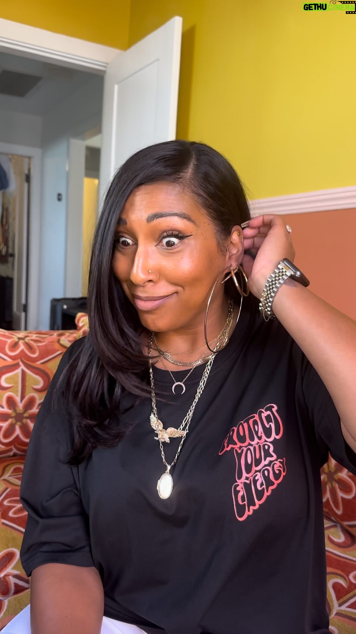 Melanie Fiona Instagram - Did anyone else think that becoming a mama would fix all their bad habits? We know @melaniefiona isn’t alone on this one! What did you think would magically change when becoming a mother based on pure delusion 😅 Let us know in the comments! #themamasden
