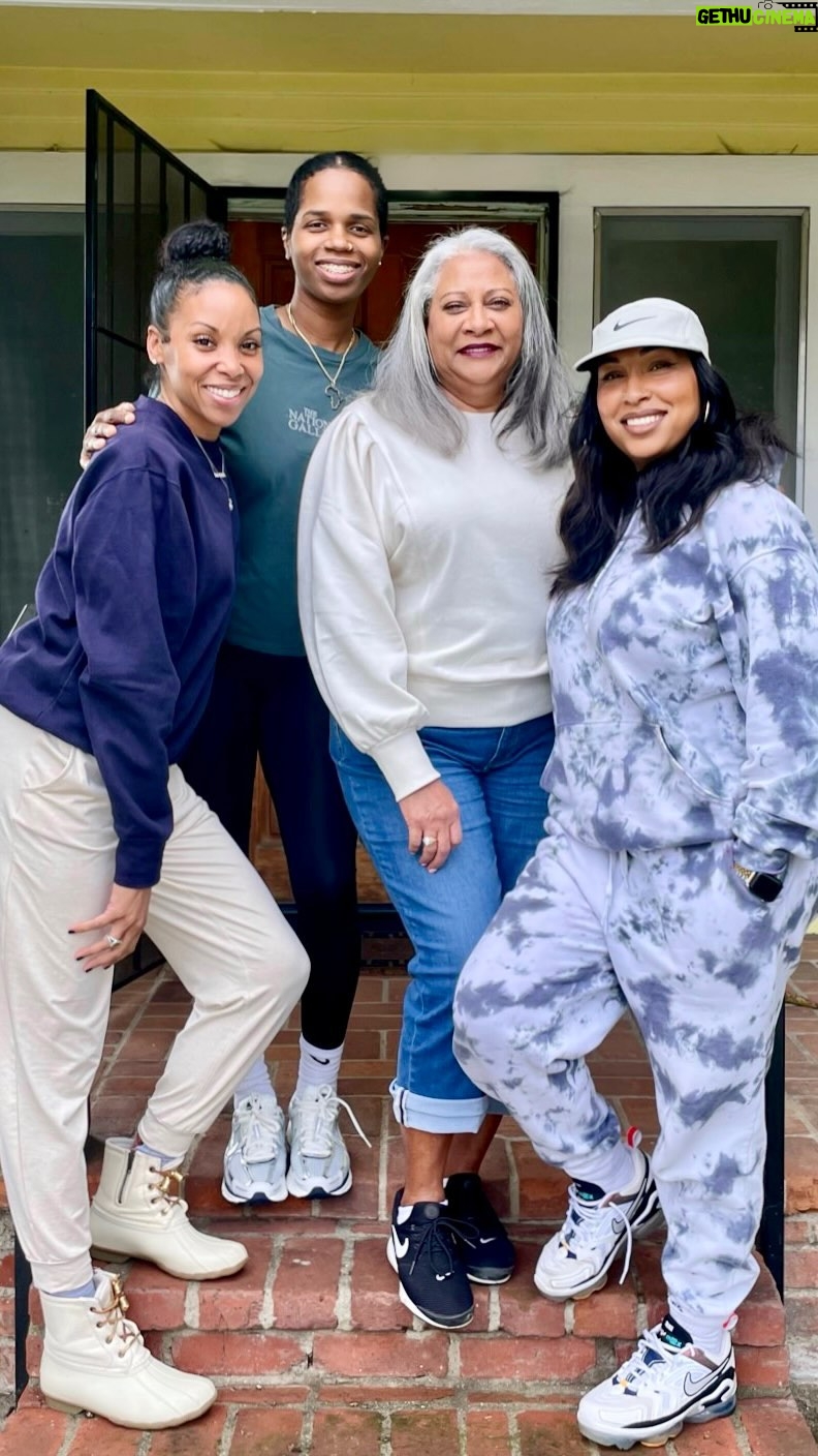 Melanie Fiona Instagram - For most kids “A is for Apple”. 🍎 When my Mom is teaching, “A is for Aye Aye… Not with me!” 🤣💪🏾🇬🇾 If there’s a club for what it means to be ten toes down, my mom is definitely on the board of trustees. That goes for discipline, rules and most importantly LOVE. 🫶🏾 In honor of #mothersday I’m so happy to have my Mom Donna aka GAGA, on this week’s episode of @themamasdenpodcast 💙 Tune in and catch these Caribbean mother vibes now.. wherever you listen to podcasts. LOVE YOU MOM!! YOU’RE THE GREATEST! 💜💐