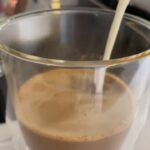 Melanie Fiona Instagram - My biggest dietary focus right now is lowering blood sugar and inflammation in my body. Paired with exercise, It’s been a game changer for increased energy and weight loss. 💃🏽 Here’s a great recipe for incorporating a little more #HealthAndWellness to your day 💪🏾 🫶🏾 Espresso 🫶🏾 Organic Cinnamon- great for lowering blood sugar levels 🫶🏾 Organic Turmeric- anti inflammatory benefits 🫶🏾 Organic Pink Sea Salt- natural electrolytes 🫶🏾 Honey (or your fav natural sweetener)- ‼️NO REFINED SUGARS ‼️… sugar is the 👿 y’all… it’s a drug. 🫶🏾 Steamed Plant Based Milk I added a sprinkle more cinnamon on top for an extra benefit boost. 👌🏾 ENJOY 💜 #healthylifestyle #latte #wellness #breville