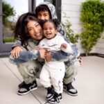 Melanie Fiona Instagram - Got my hands full… FULL of Love, FULL of Life. 🙌🏾🫶🏾🙌🏾 Happy Mother’s Day 💐