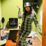 Melanie Fiona Instagram - Mercury is in micro braids. 🥹💚