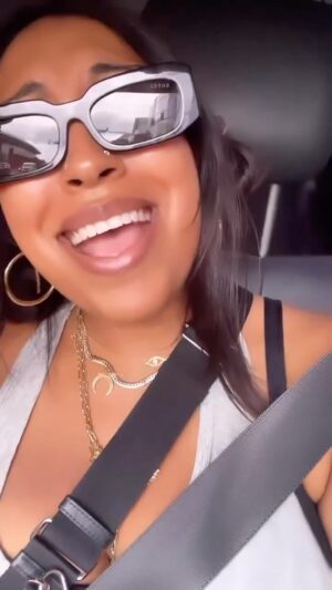 Melanie Fiona Instagram - Warming up to Whitney is my fav way to practice soft and strong singing. She was a master at this. 💜🐐 

Also, s/o to @topherpatt holding down that lower octave. IYKYK. 🫶🏾