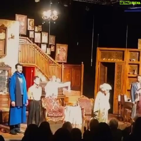 Melek Baykal Instagram - Onurla gururla keyifle çalıştığım …. Tiyatro yapmanın tadını doya doya çıkardığım , Yedi yıl boyunca her temsilde dolu salona oynamanın hazzını aldığım canım tiyatrom #tiyatrokare1992 @tiyatrokare1992 bu gece 32. Senesini kutladı👏👏👏iyiki #tiyatrokare1992 miz var… nice 32 yıllara inşallaah⭐️♥️🧿🙏 #tiyatrokare1992 @tiyatrokare1992 #ahududuoyun @nedimsaban @feyzademirdas